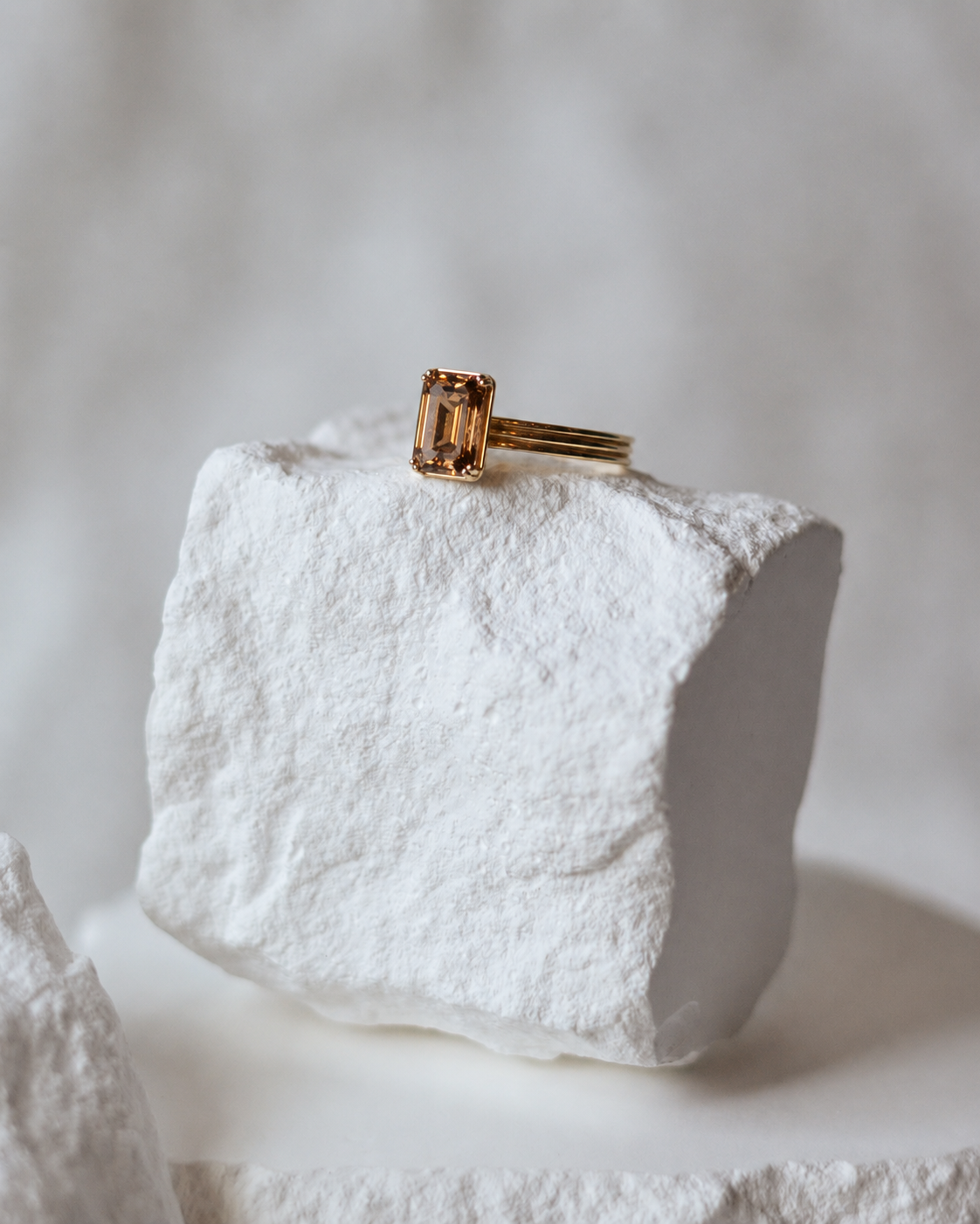 Brown diamond solitaire ring in yellow gold — champagne diamond guide by Kalakari